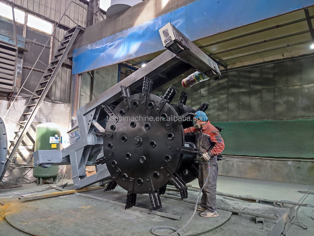1200-3000 mm Résidues de soja de type roue / tiges de maïs compostage Turner machine