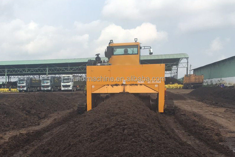 Machine à tourner le compost de type grilleur diesel 500-1800m3/h Capacité Processor de fermentation du fumier organique