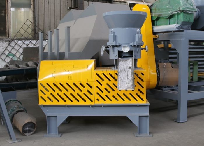 Machine de granulation par extrusion à matrices plates de haute performance pour une production d'engrais optimisée
