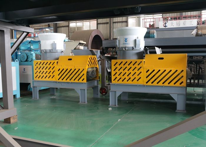 Ligne de production de granulateurs à extrusion à film plat pour la granulation de fumier