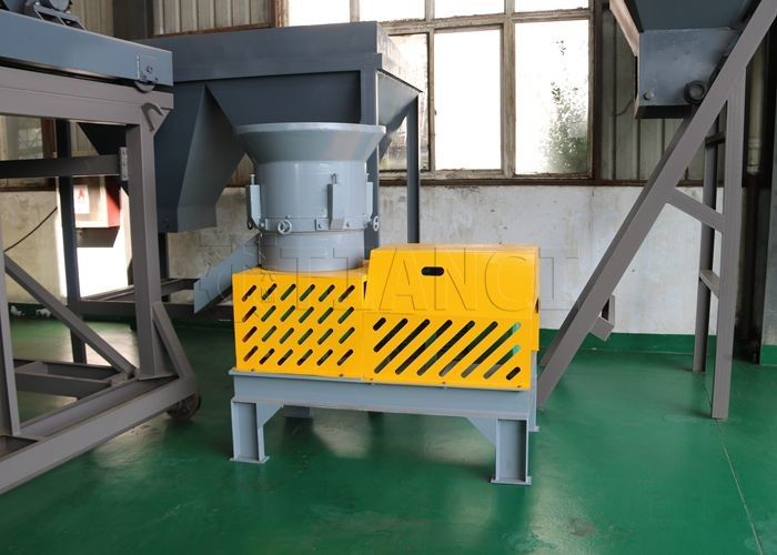 Ligne de production de granulés en forme de plaque Ligne de granulation à pression plate pour la production à grande échelle