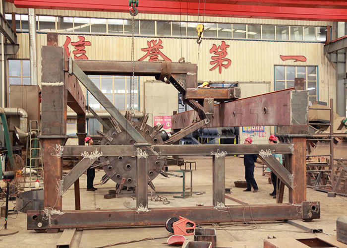 1200-3000 mm Résidues de soja de type roue / tiges de maïs compostage Turner machine