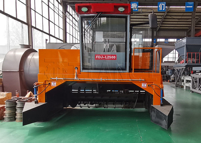 Machine à compostage de fermentation de fumier organique de type chenille pour décomposition aérobie en tas au sol