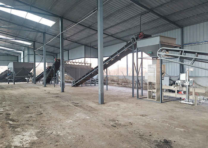 Machine de fabrication d'engrais organiques pour le compost Poudre ligne de production d'engrais pour le fumier de poulet