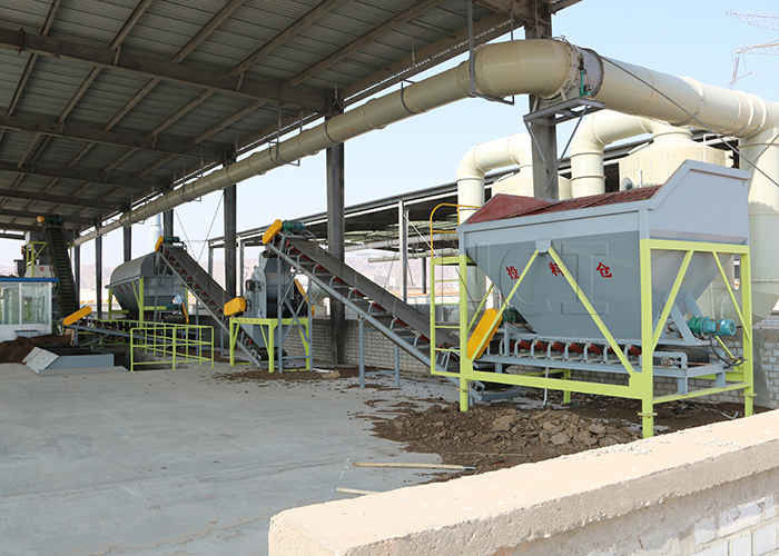 Machine de fabrication d'engrais organiques pour le compost Poudre ligne de production d'engrais pour le fumier de poulet