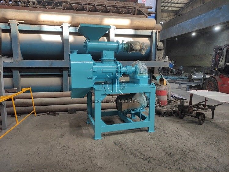 Équipement de granulation d'engrais organiques composés Paille et riz Husk Ring Die Granulator