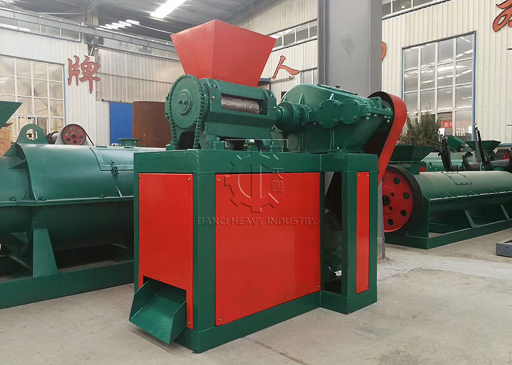 L'utilisation de la machine de granulation des granulés de fertilisants à double rouleau pour l'extrusion des granulés de fertilisants