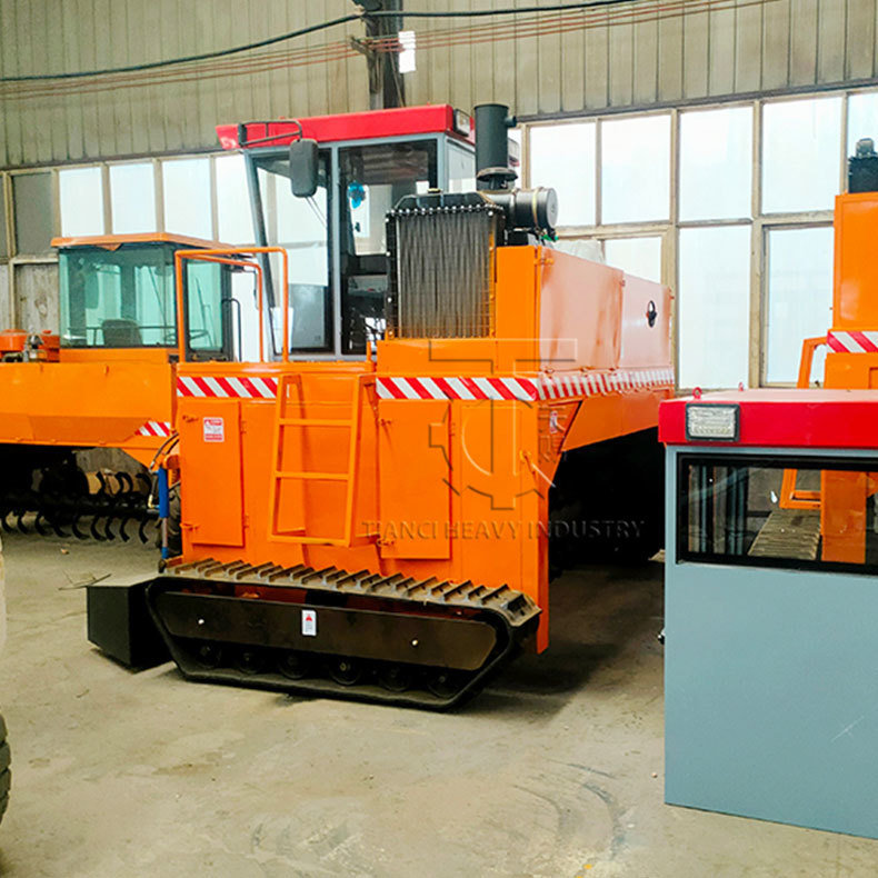 Bineuse de compost de type chenille pour usine de fabrication d'engrais organiques